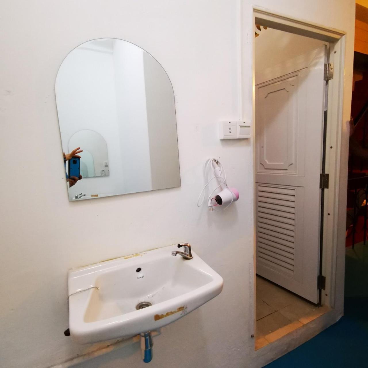 D​ Luck​ Hostel Καντσαναμπούρι Εξωτερικό φωτογραφία