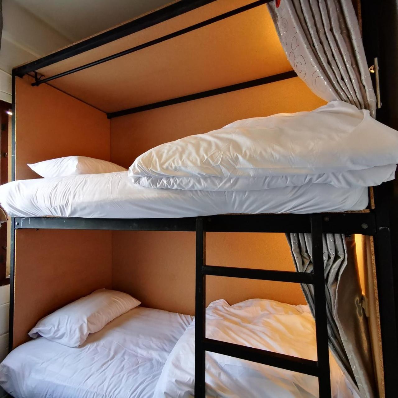 D​ Luck​ Hostel Καντσαναμπούρι Εξωτερικό φωτογραφία