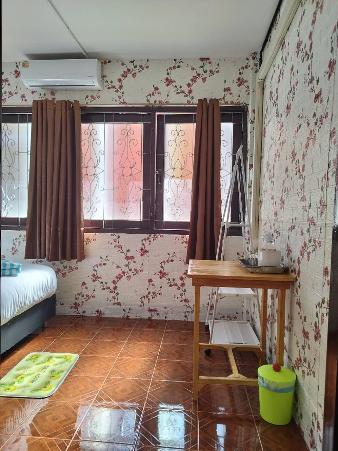 D​ Luck​ Hostel Καντσαναμπούρι Εξωτερικό φωτογραφία